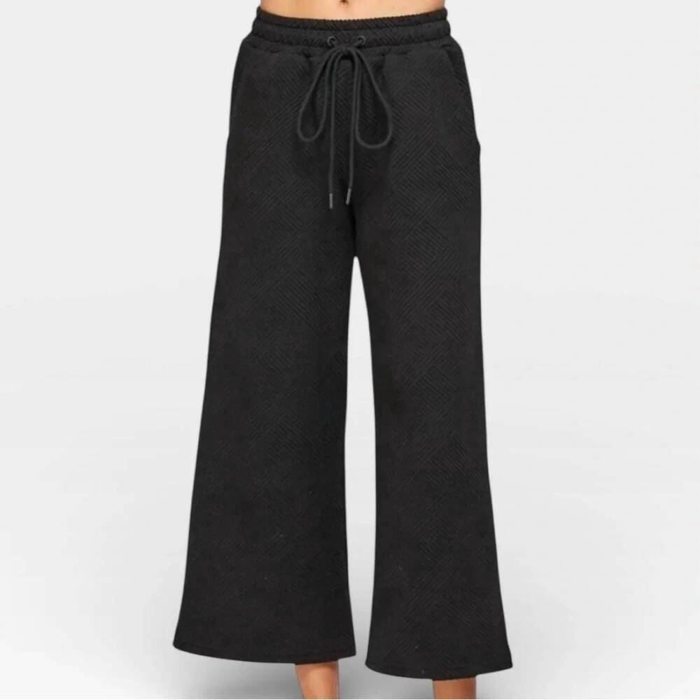 NEW SEE AND BE SEEN textured cropped wide leg pants in black with texture